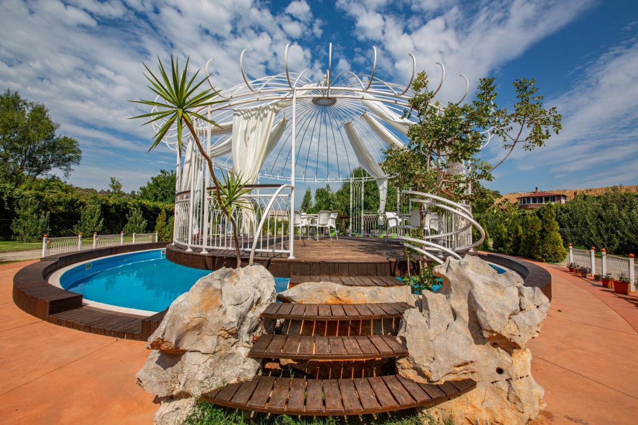 Hotel Legjenda Shkodër Екстериор снимка