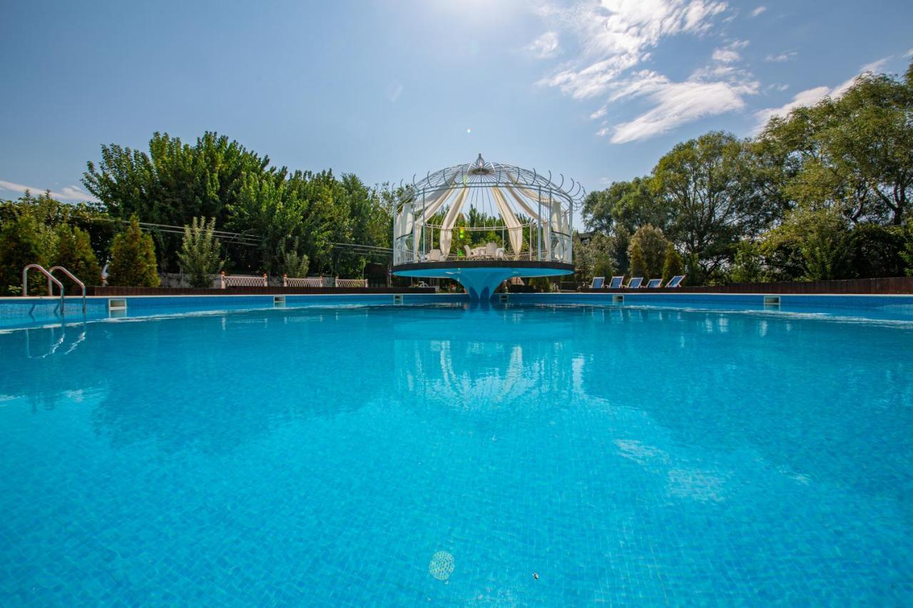 Hotel Legjenda Shkodër Екстериор снимка