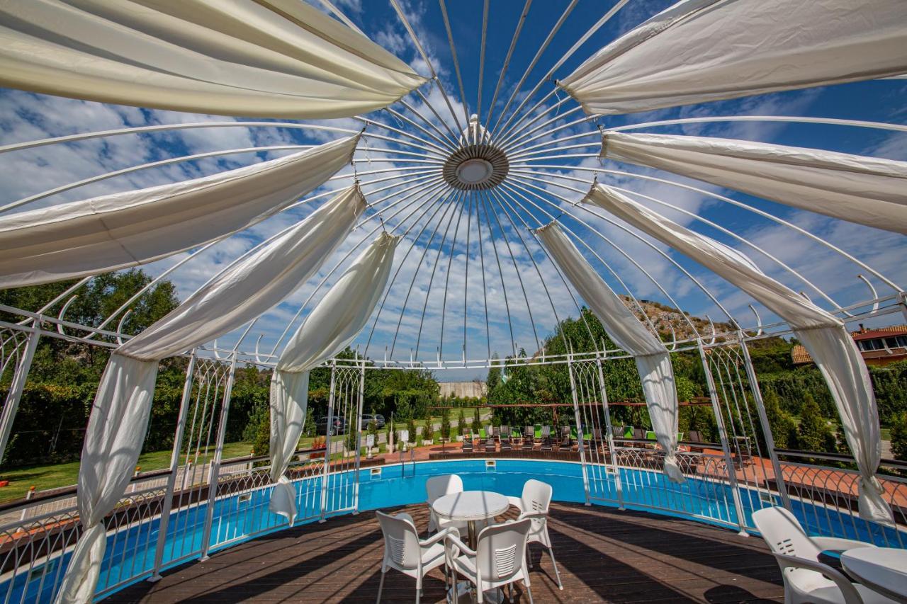 Hotel Legjenda Shkodër Екстериор снимка