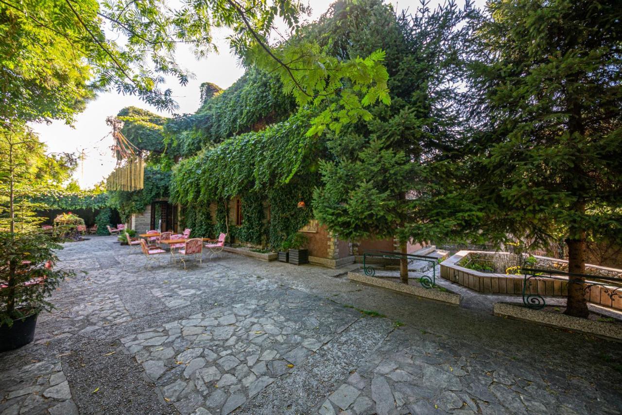 Hotel Legjenda Shkodër Екстериор снимка