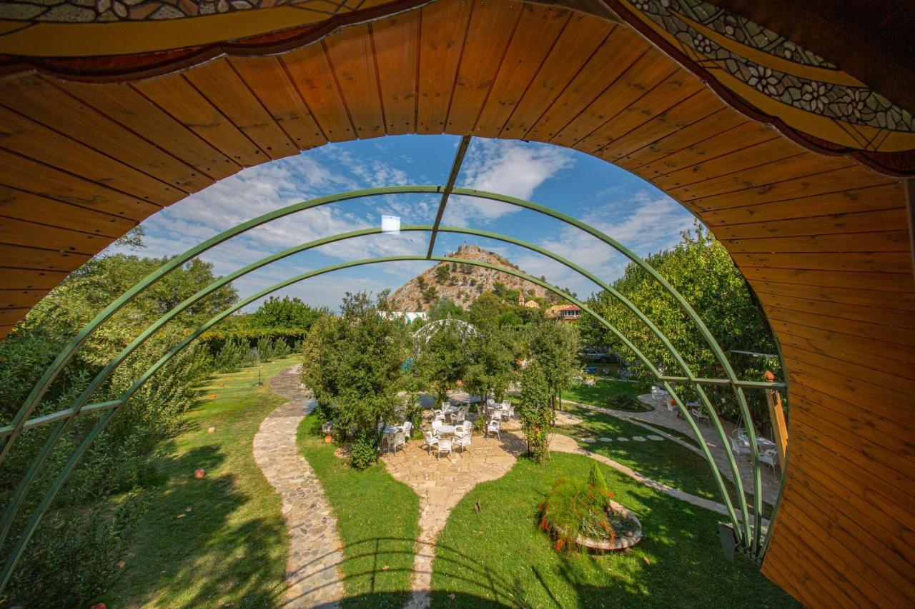 Hotel Legjenda Shkodër Екстериор снимка