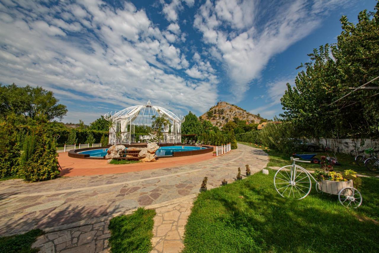 Hotel Legjenda Shkodër Екстериор снимка