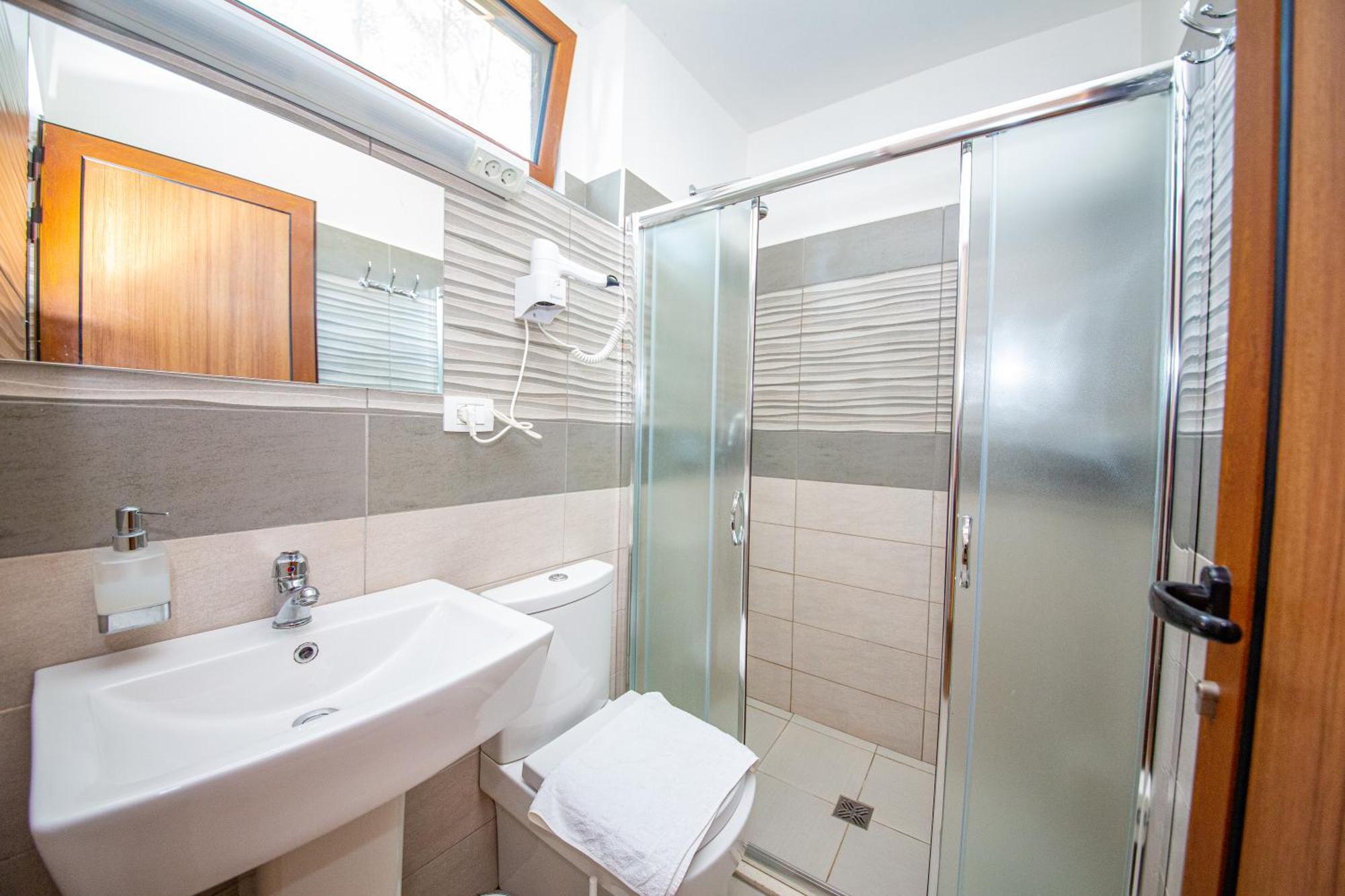 Hotel Legjenda Shkodër Стая снимка