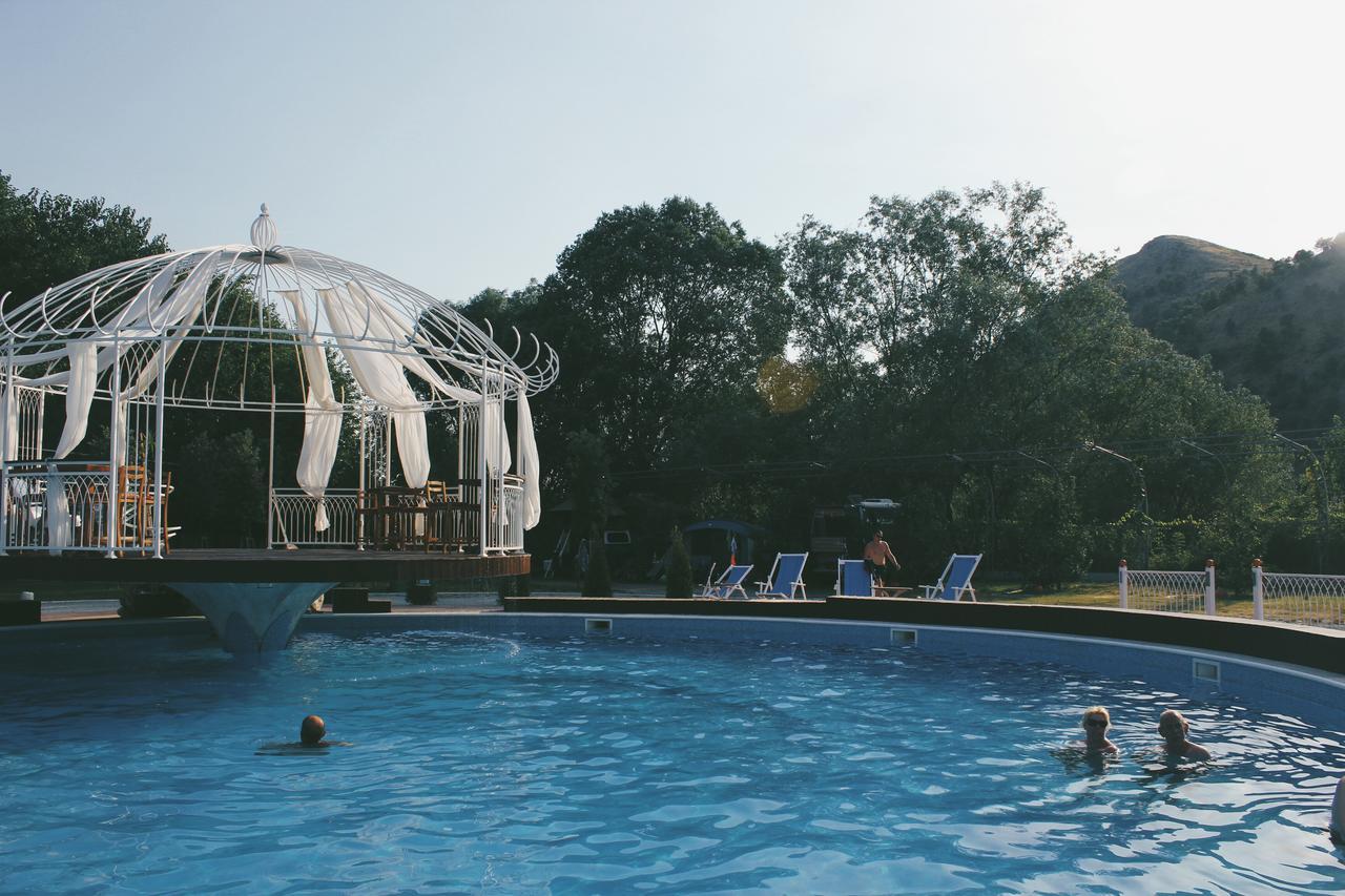 Hotel Legjenda Shkodër Екстериор снимка